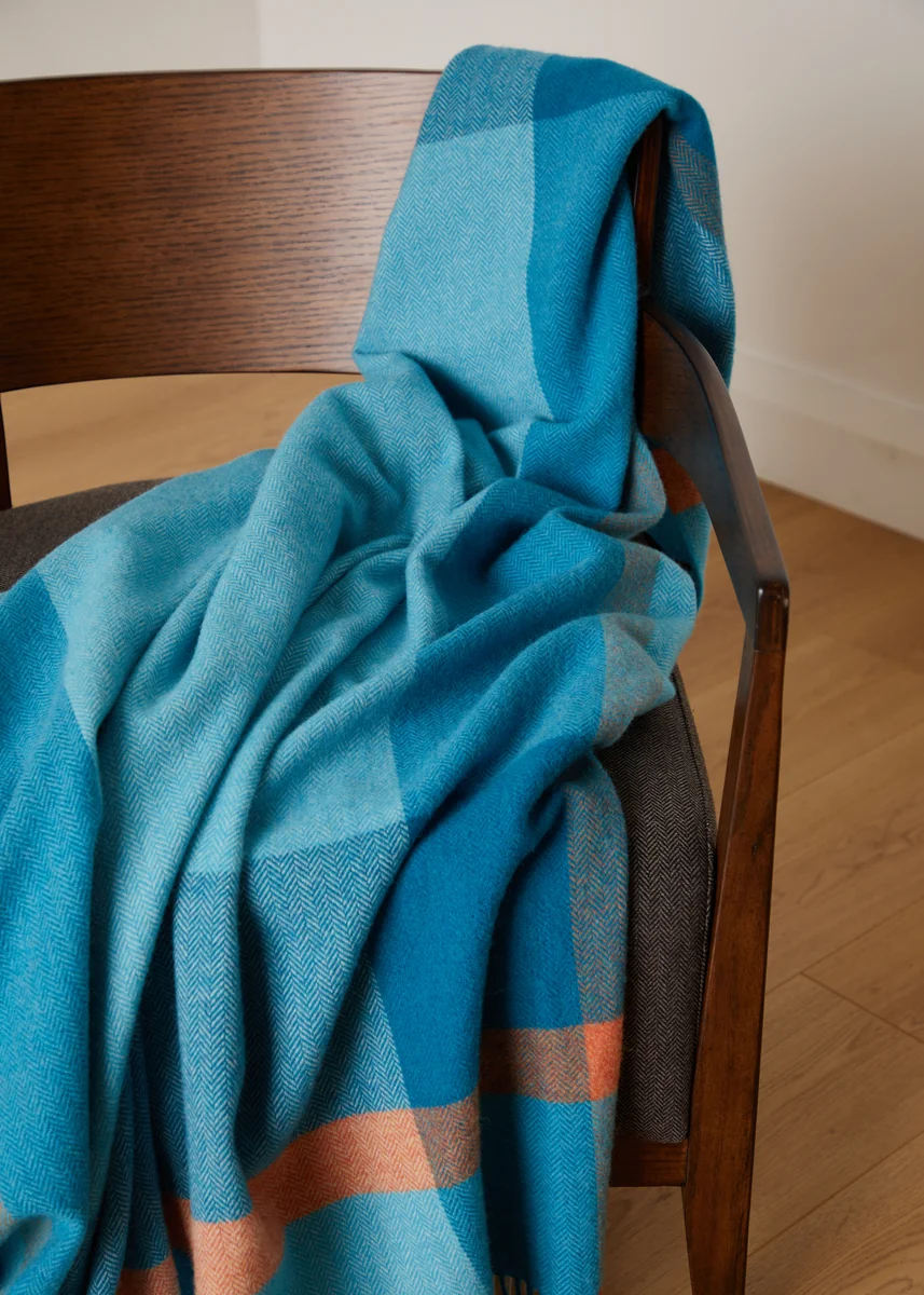 Proven Foxford Oisín Lambswool Throw Long-Lasting