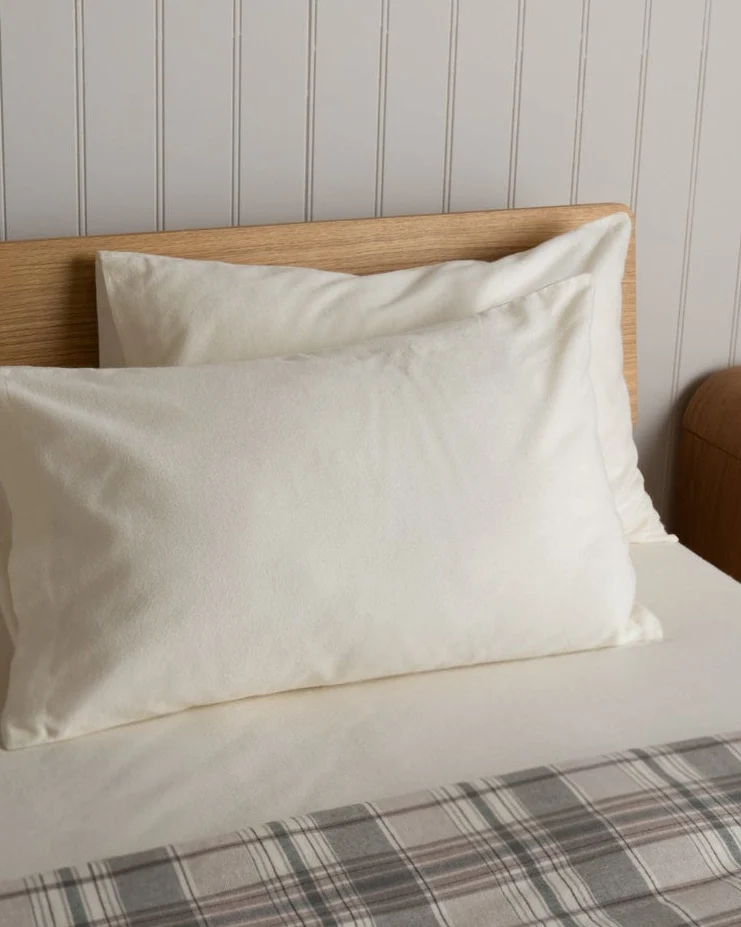 Contemporary Foxford Cream Flannel Pillowcase Set Healthy