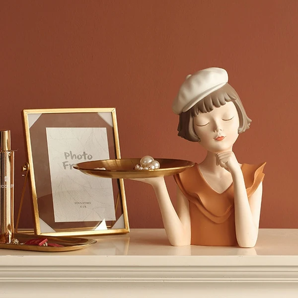 Efficient Stylish Lady Decorative Figurine Sophisticated