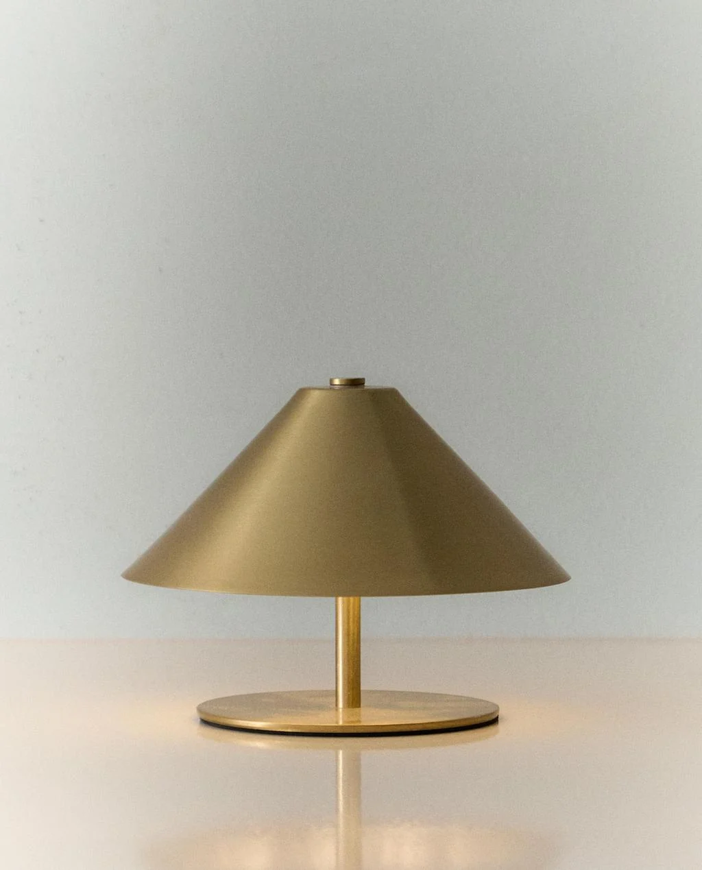 Verified Sculptural Cordless Table Lamp Classic