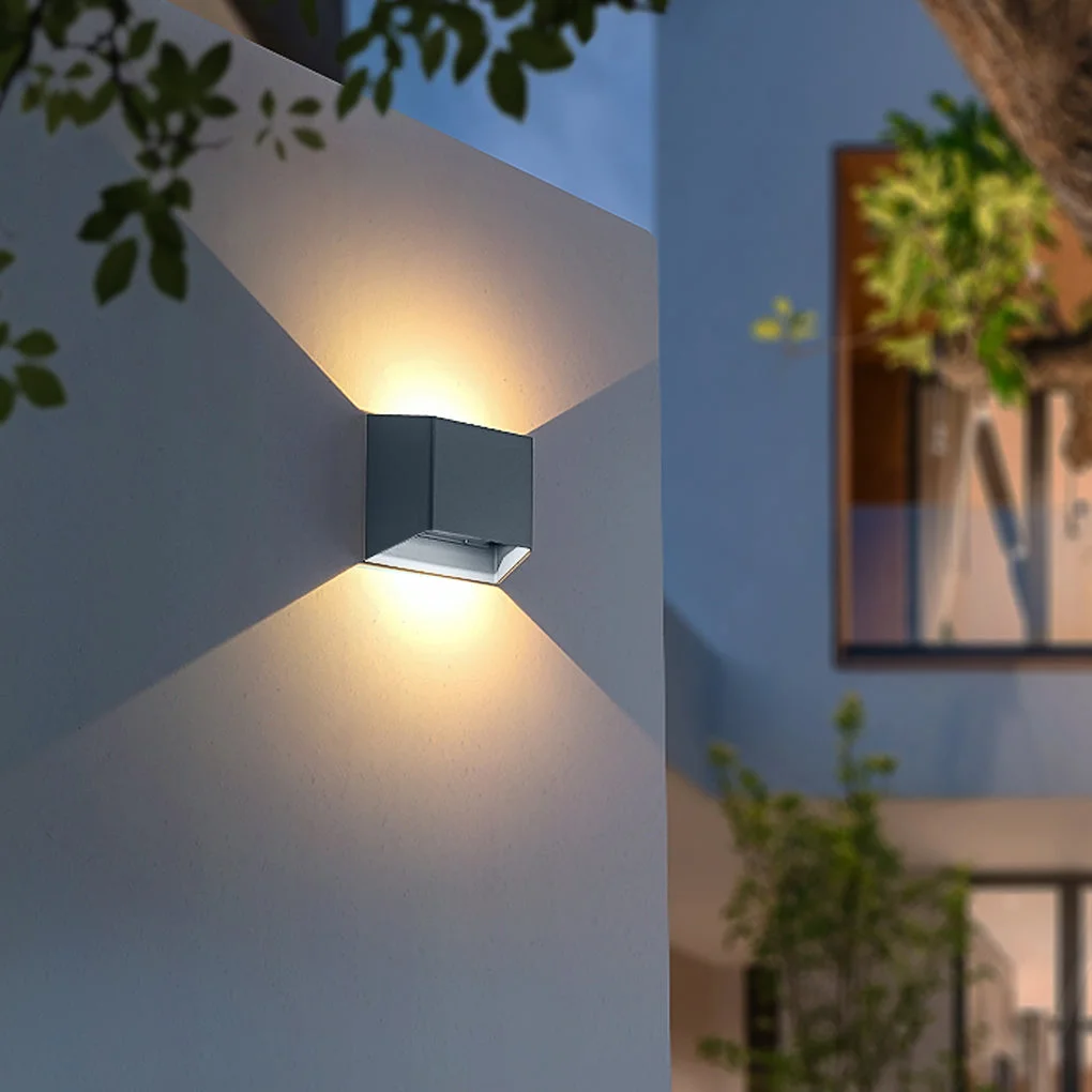 Trendy Modern Minimalist Waterproof LED Wall Light for Outdoor Villa Courtyard Garden Natural