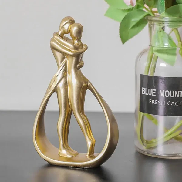 Fast Romantic Couple Embrace Sculpture Effective