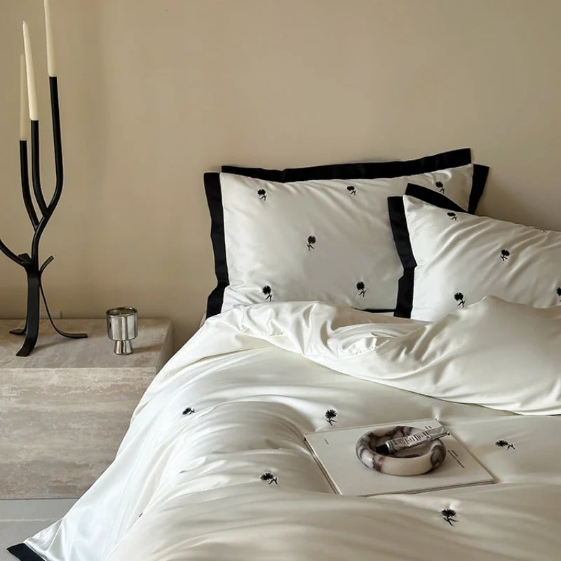 Fast Black Line Bedding Set - Daisy Organic