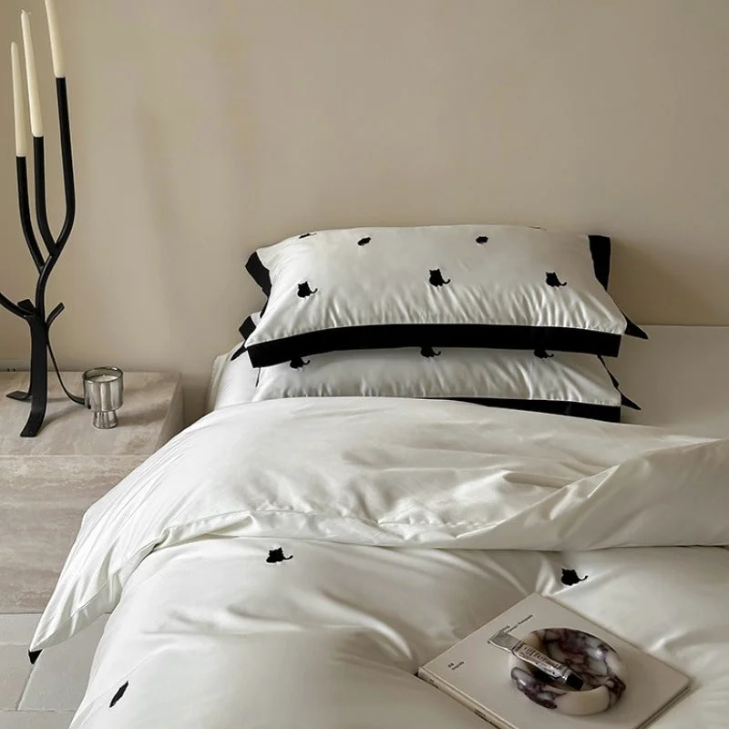 High-End Black Line Bedding Set - Kitty Fine Crafted