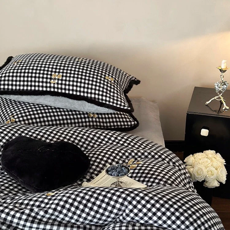 High-Performance Warm Cherry Checkerboard Bedding Set Clean