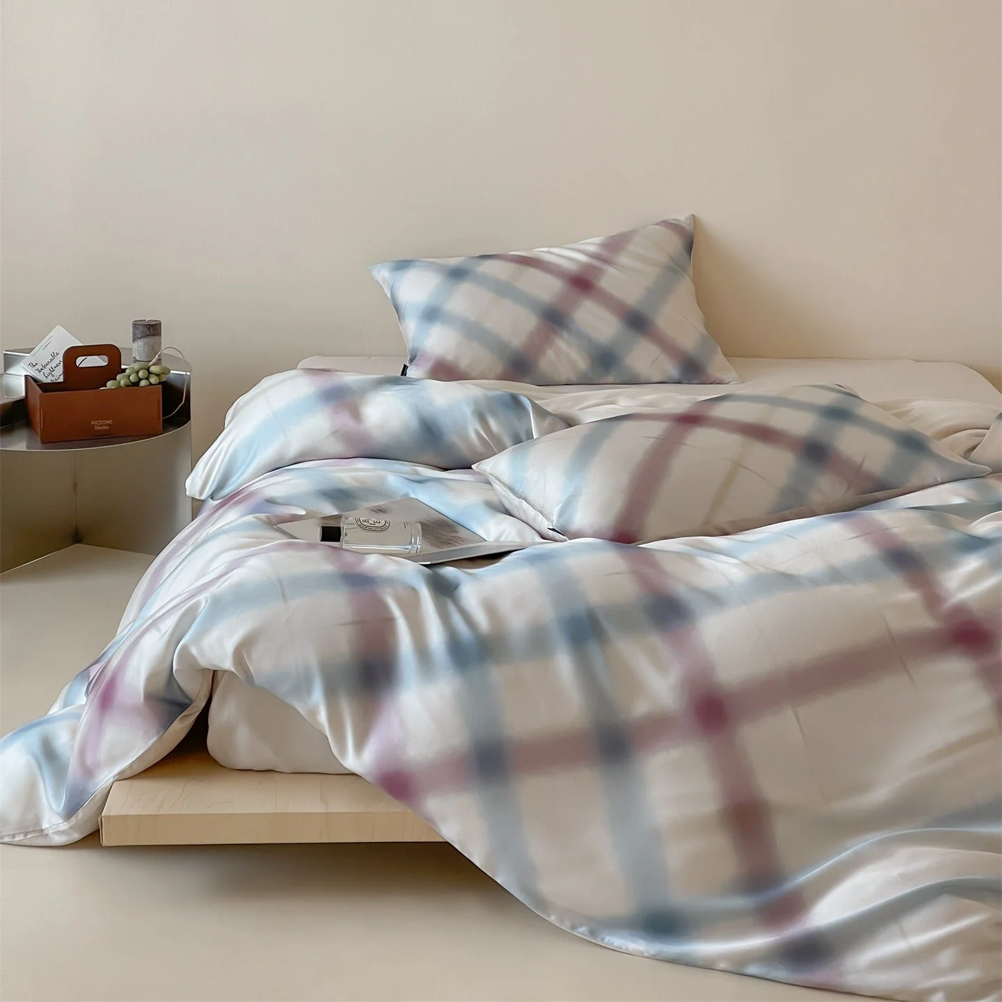 High-Quality Blurry Checker Bedding Set Elegant