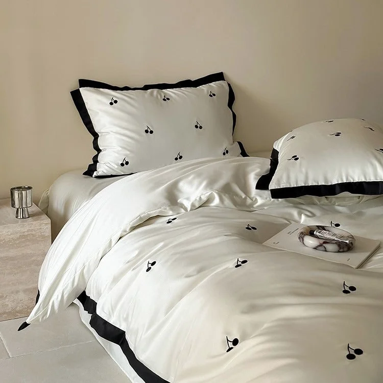 Quality Black Line Bedding Set - Cherry Traditional