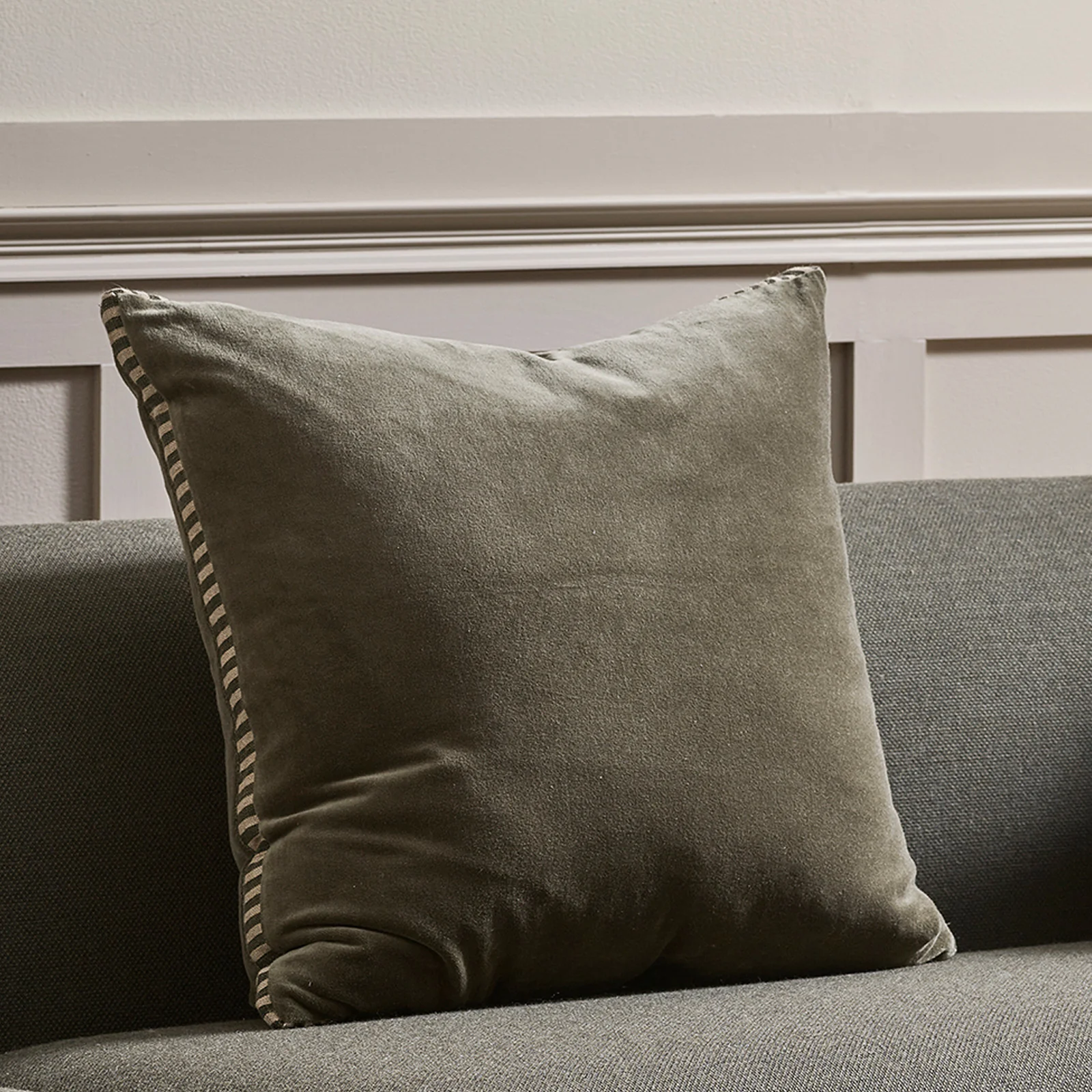 Top-Quality Edward Cushion Thyme 50 x 50cm Practical