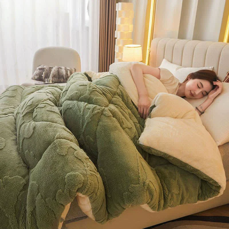 Minimalist Ginkgo Leaf Winter Blanket with Quilt Core Sustainable