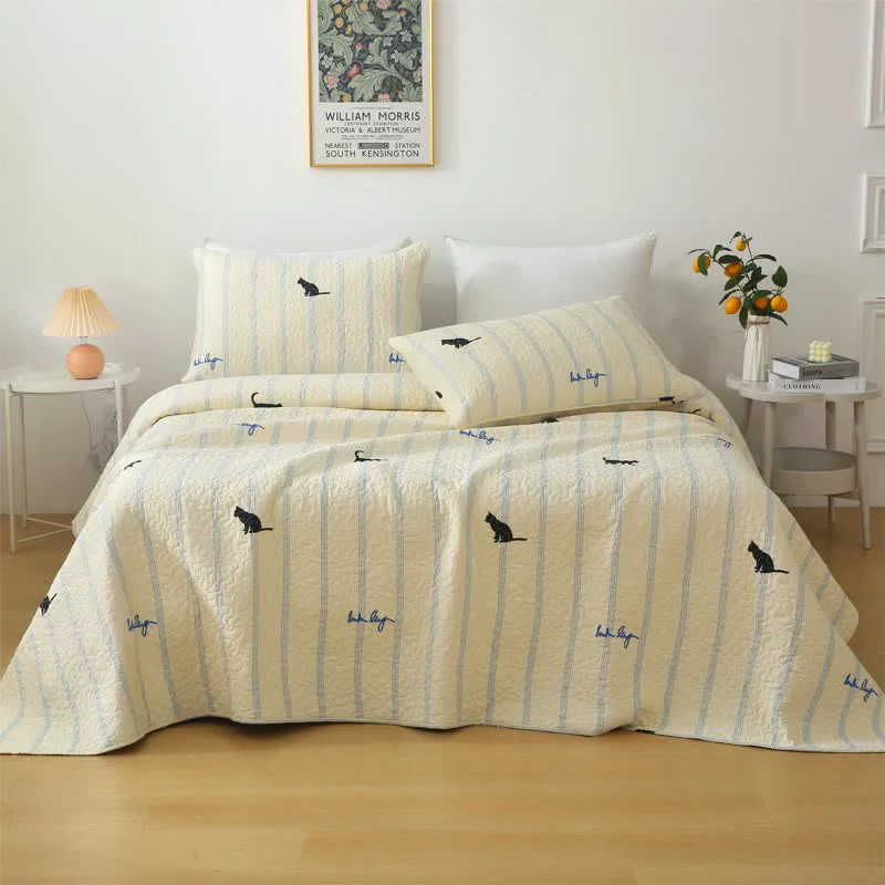 Comfortable Pure Cotton Black Cat Soft Reversible Quilt Consistent