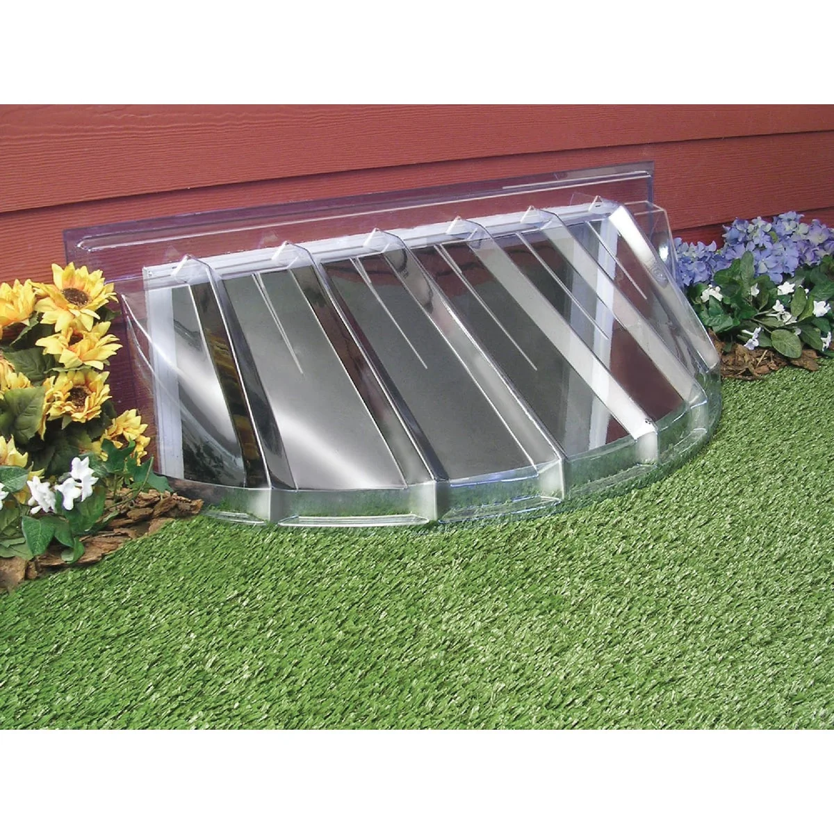 Reusable MacCourt 42 In. x 18 In. Plastic Window Well Cover Clean